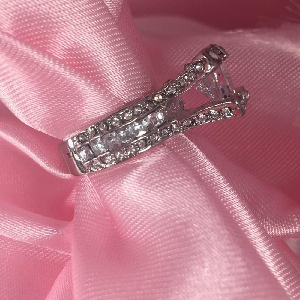 A REAL BEAUTY  SILVER TONE RING